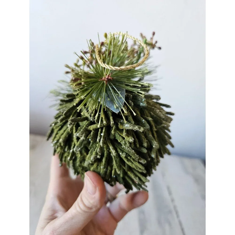 Pier 1‎ Pinecone glitter green evergreen ornament Xmas tree decor